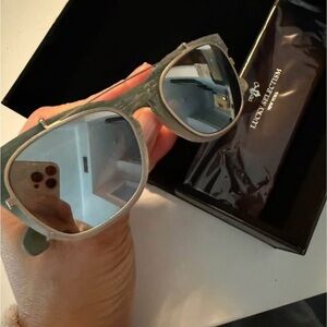 Lucky Exclusive Sunglasses with Gray Frame Wayfarer style mirror frames